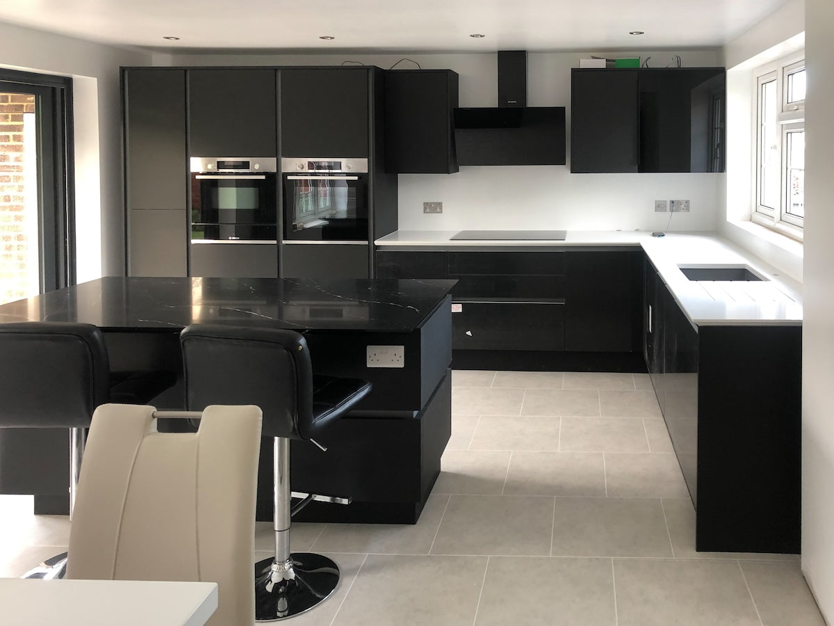 black handleless kitchen