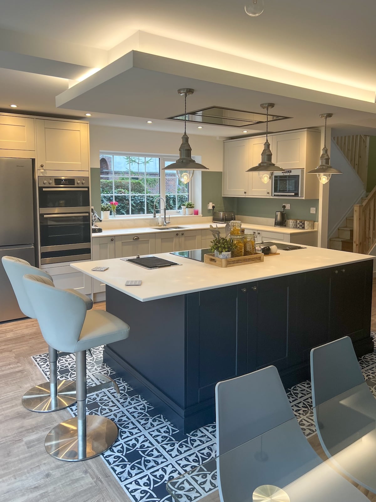 Traditional shaker fitted kitchen